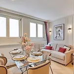 Eiffel Tower Apartment Invalides