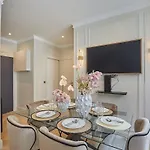 Eiffel Tower Apartment Invalides