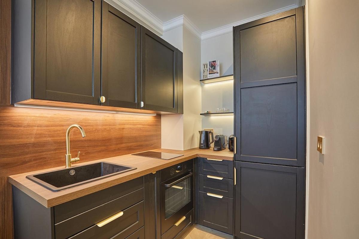 Eiffel Tower Invalides Apartment