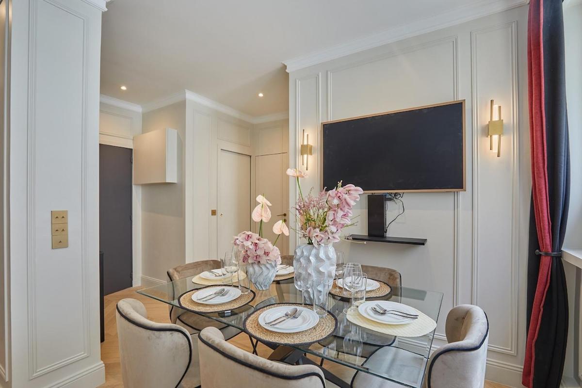 Eiffel Tower Invalides Apartment