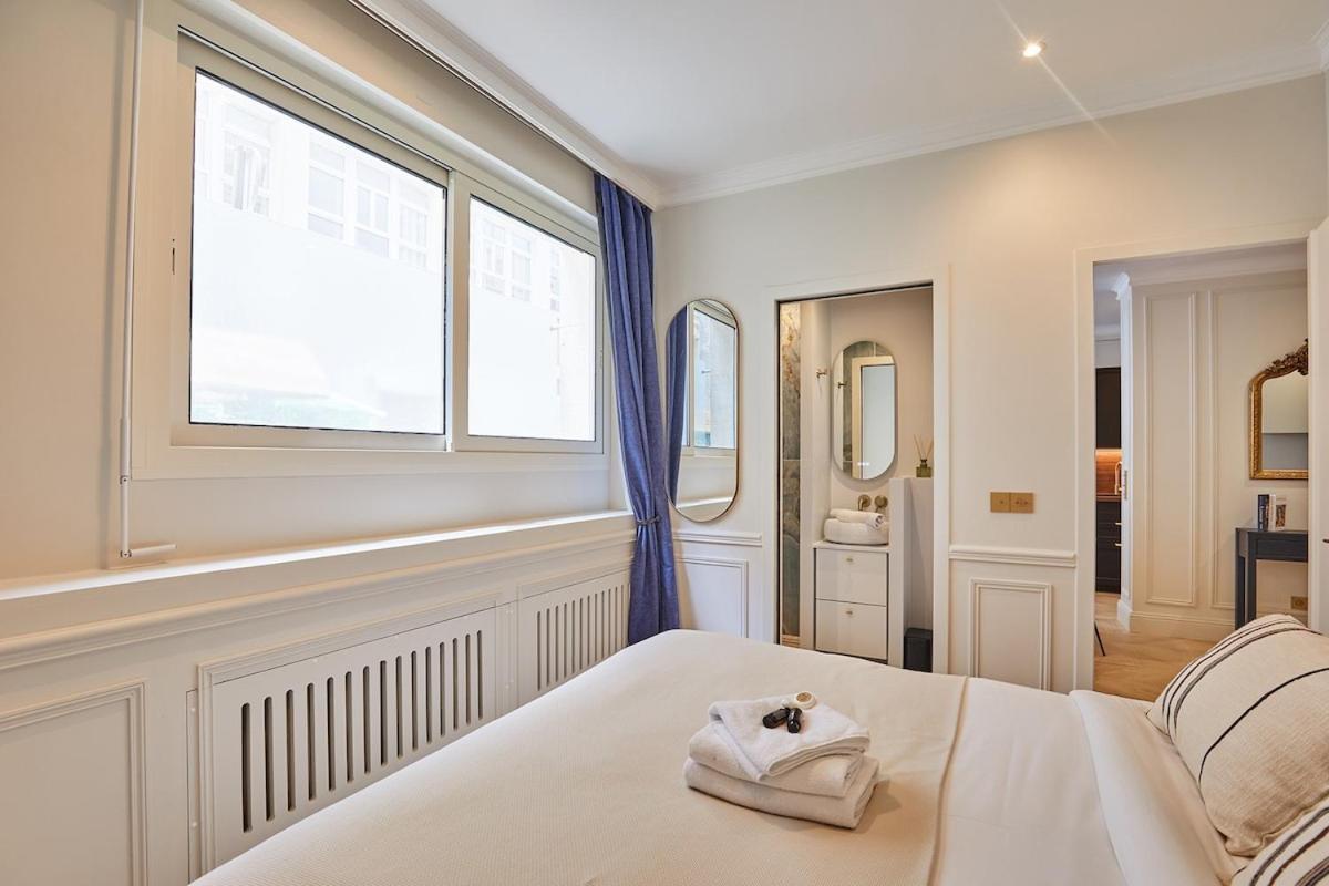 Apartment Eiffel Tower Invalides Paris